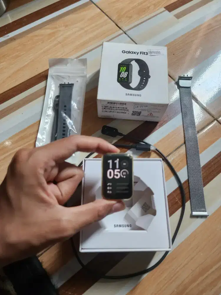 Jual cepat Samsung Galaxy Fit 3 bonus strap magnetic