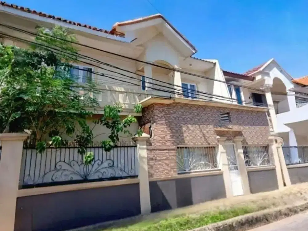 Rumah Classic 2 Lantai Posisi Hoek High Ceiling Rapi dan Siap Huni di Citra 5 Citra Garden Jakarta Barat