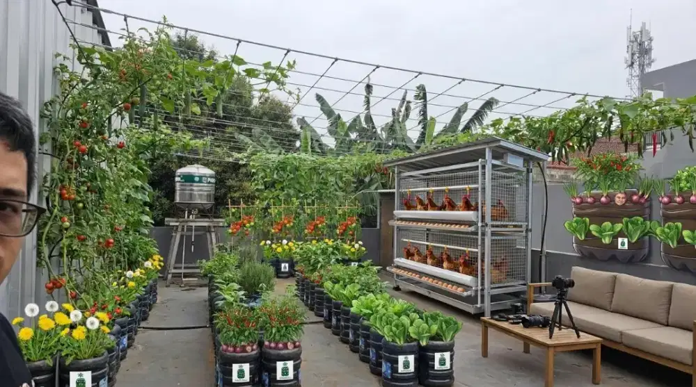 Gardener pengelola kebun dan peternakan terintegrasi