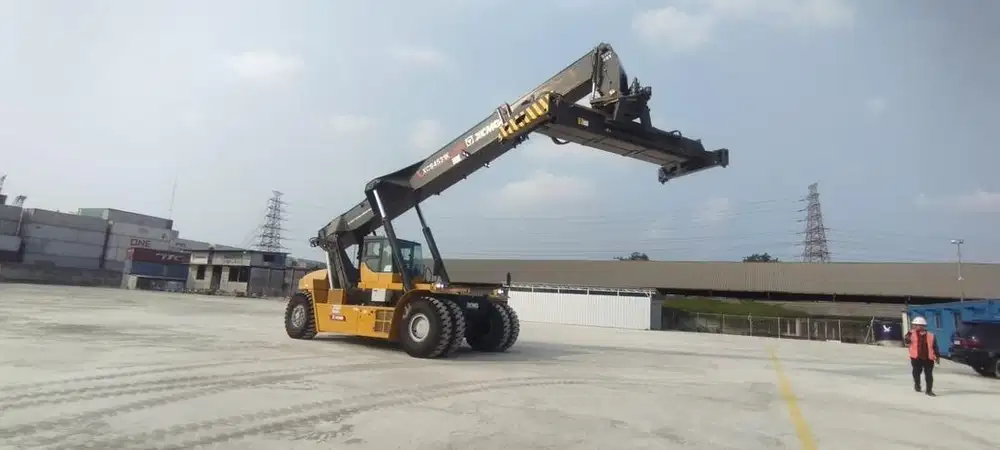 Container Reach Stacker