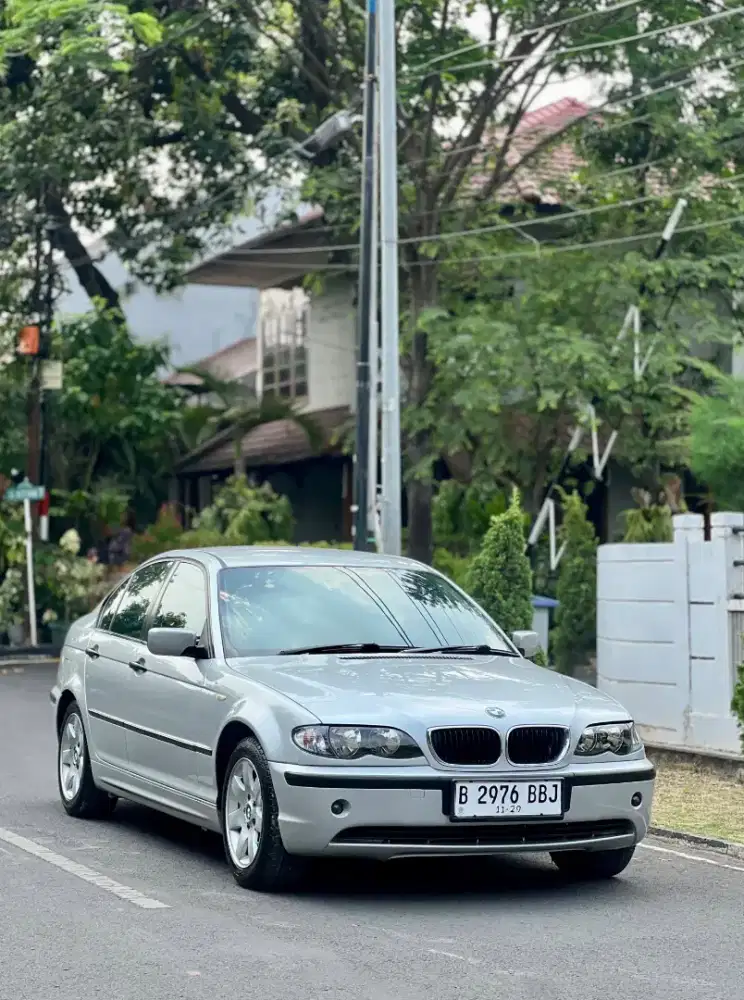 BMW 318i 2004 KM 56rb asli Istimewa
