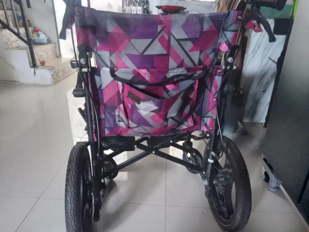 KURSI RODA MERK AVICO
