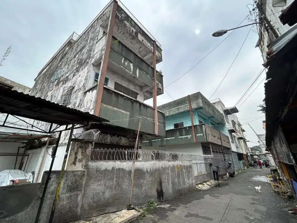 Bangunan di Jalan Syah Bandar ( Katamso dekat Pemuda )