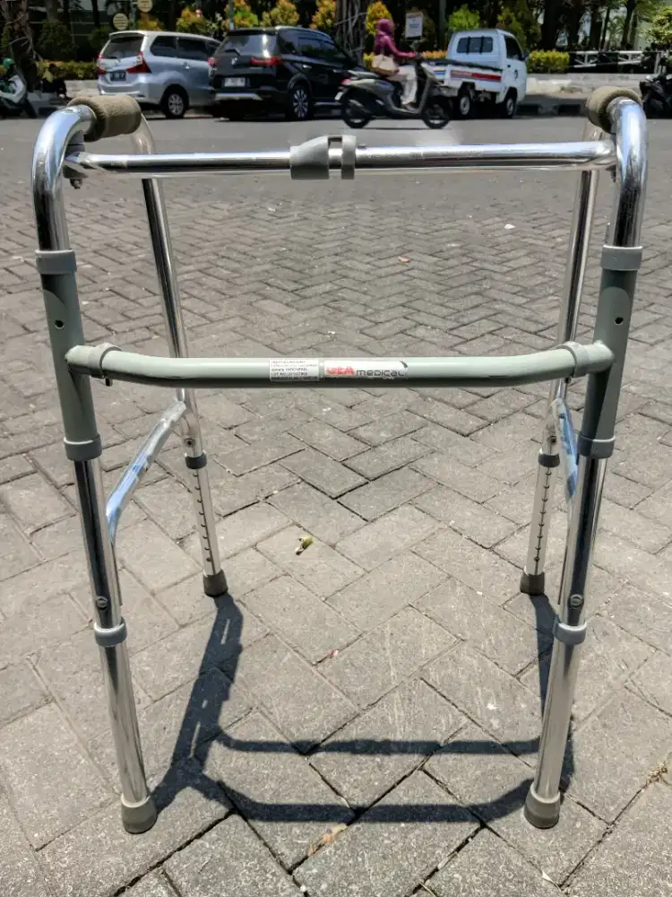 Walker Alat Bantu Jalan