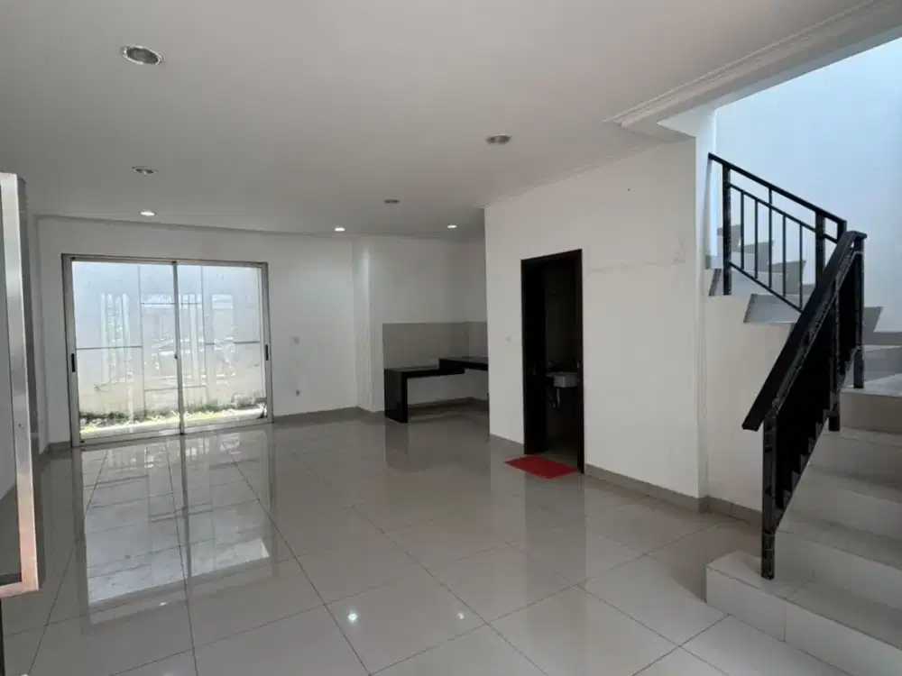 DISEWAKAN RUMAH PIK 2 UK 6X15 (2 LANTAI) UNFURNISHED TERMURAH