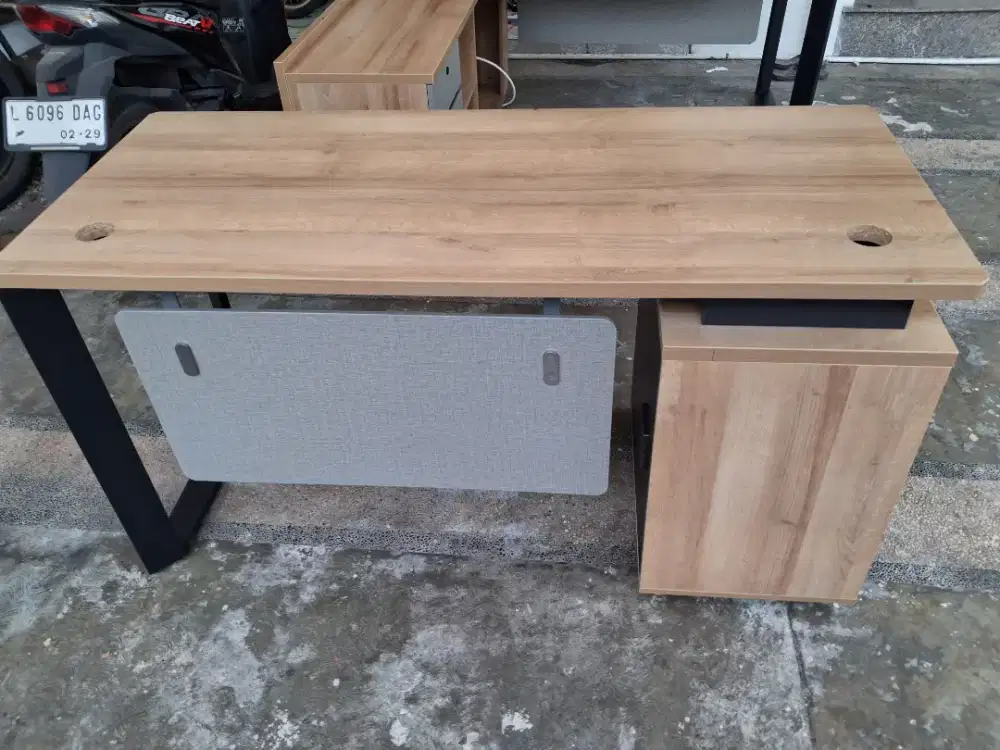 Jual cepat meja kantor untuk karyawan