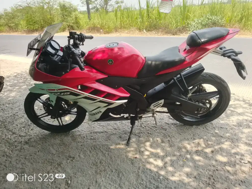 Yamaha R15 Red,Lengkap Mati,Mesin Alus,body mulus.