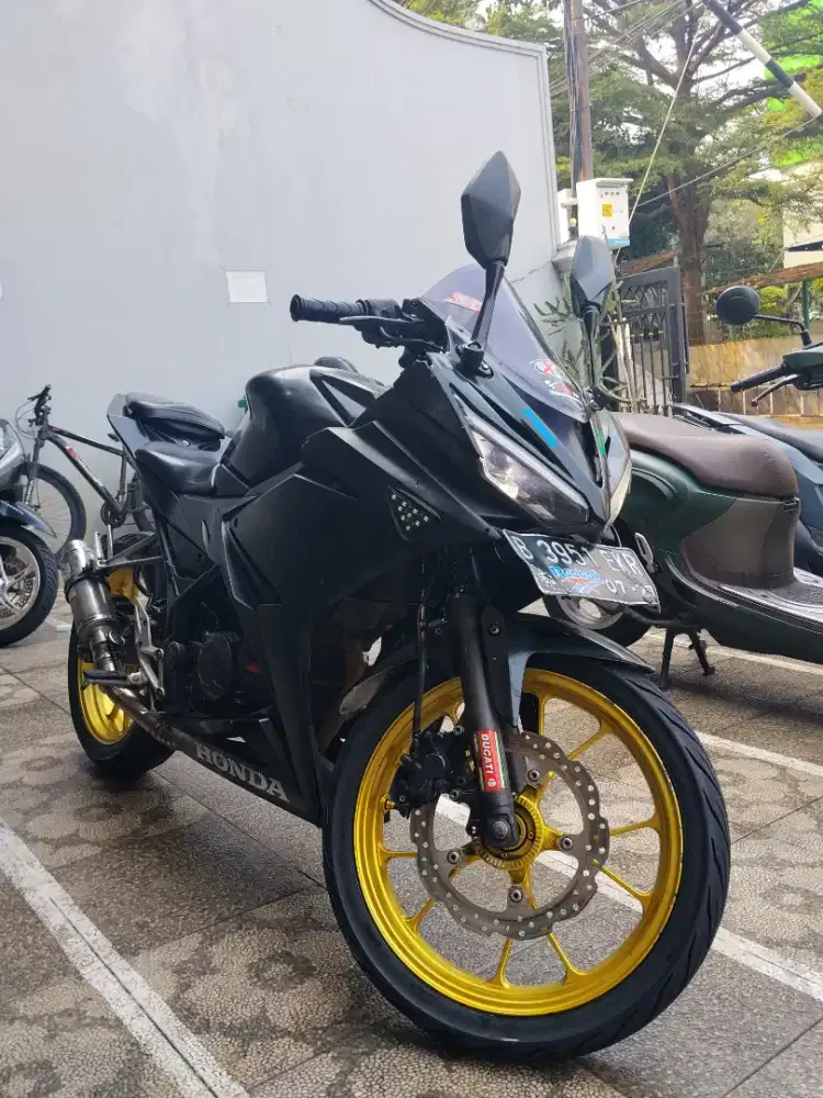 Dijual motor CBR 150 k56