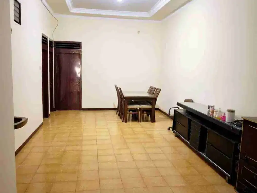 disewakan rumah Kemayoran luas 250m² cuma 85juta/th loh