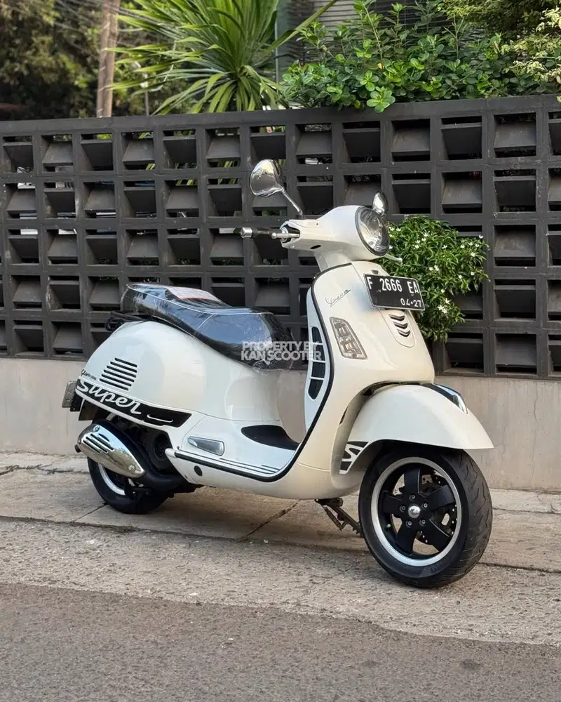 JUAL MURAH VESPA GTS 150 3V 2017 MULUS