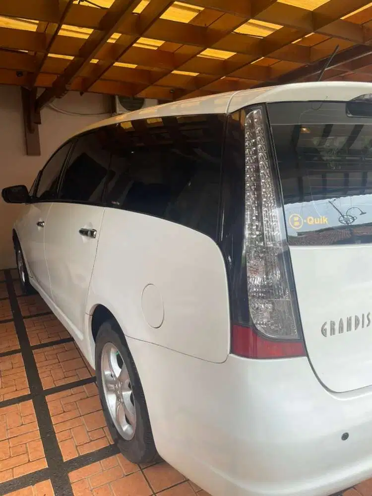 Mitsubishi Grandis 2005 Bensin