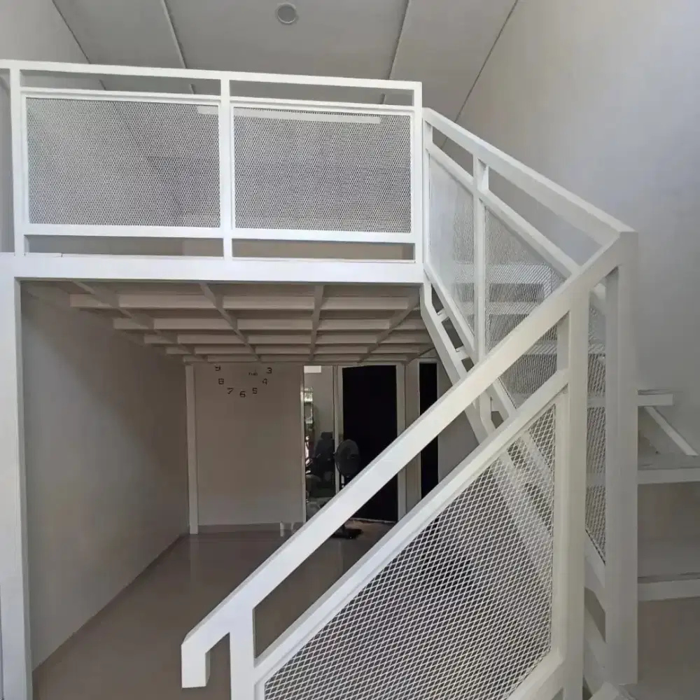 Mezzanine indoor dan outdoor