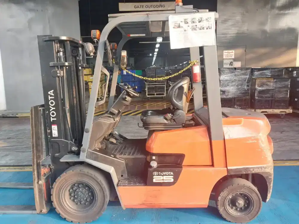 Bahan Forklift Toyota 2,5 Ton,Matic,3 Meter,Tahun 2022 (Fullorisinil)