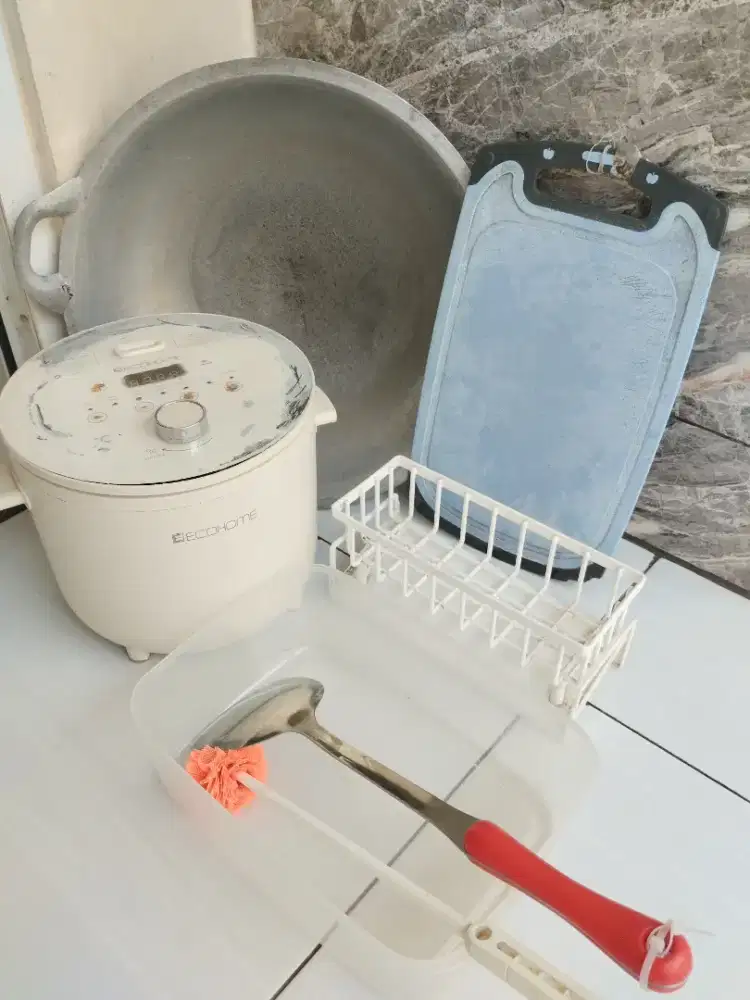 Jual 7 item wajan dll yang udah ga di pakai semua hanya Rp. 75.000