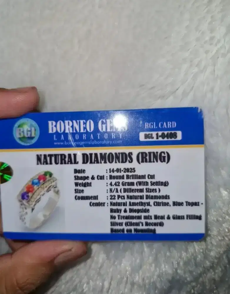 Cincin berlian wanita