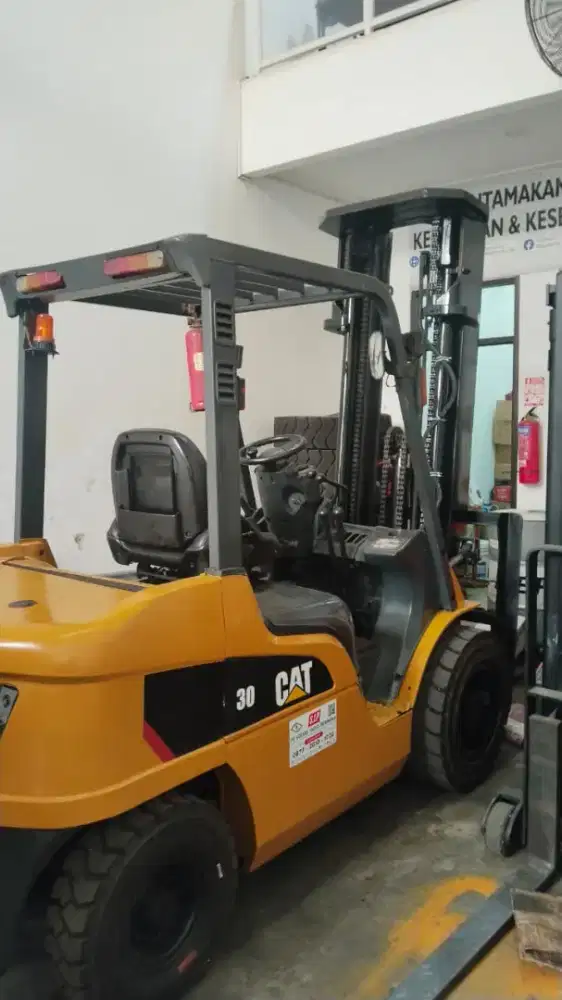 Bahan Forklift Caterpillar 3 Ton,Tiang Threelift,Tahun 2020,(Fullori)