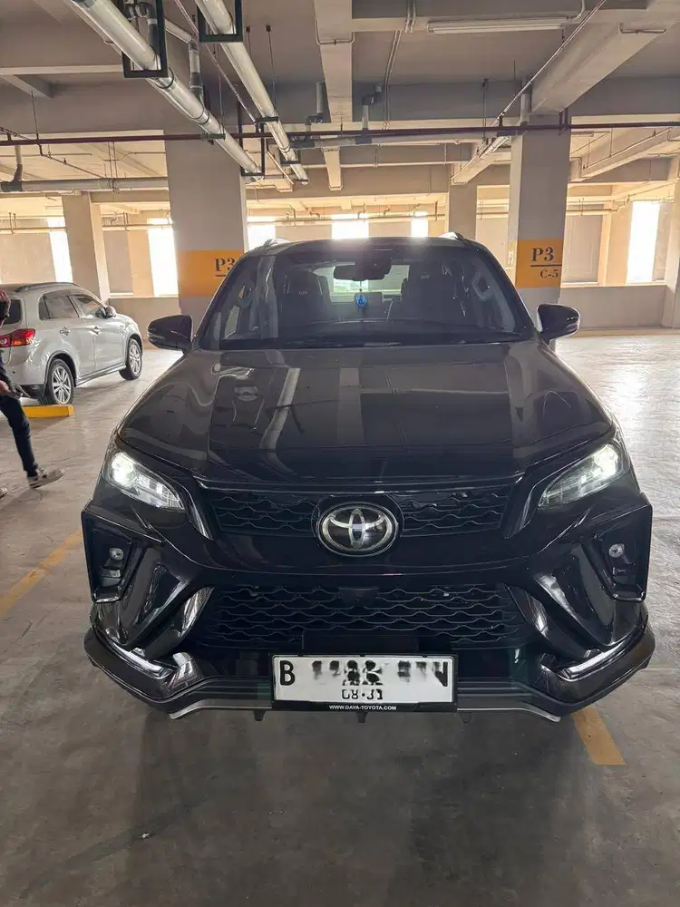 DIJUAL CEPAT FORTUNER UMUR BULANAN, KM KECIL