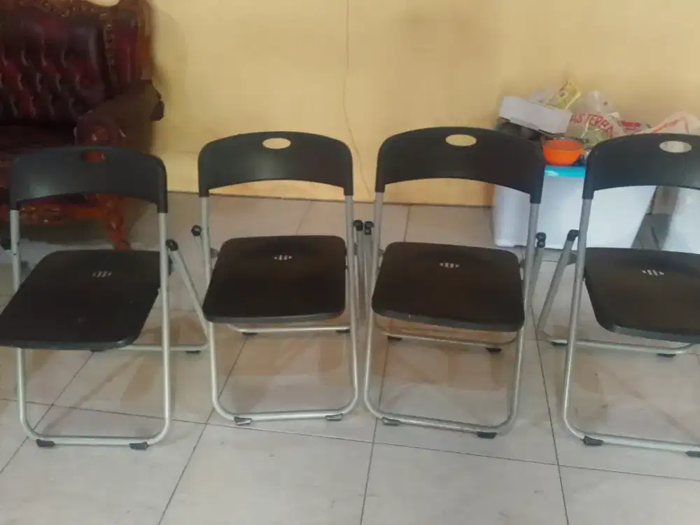 kursi kantor atau kursi lipat