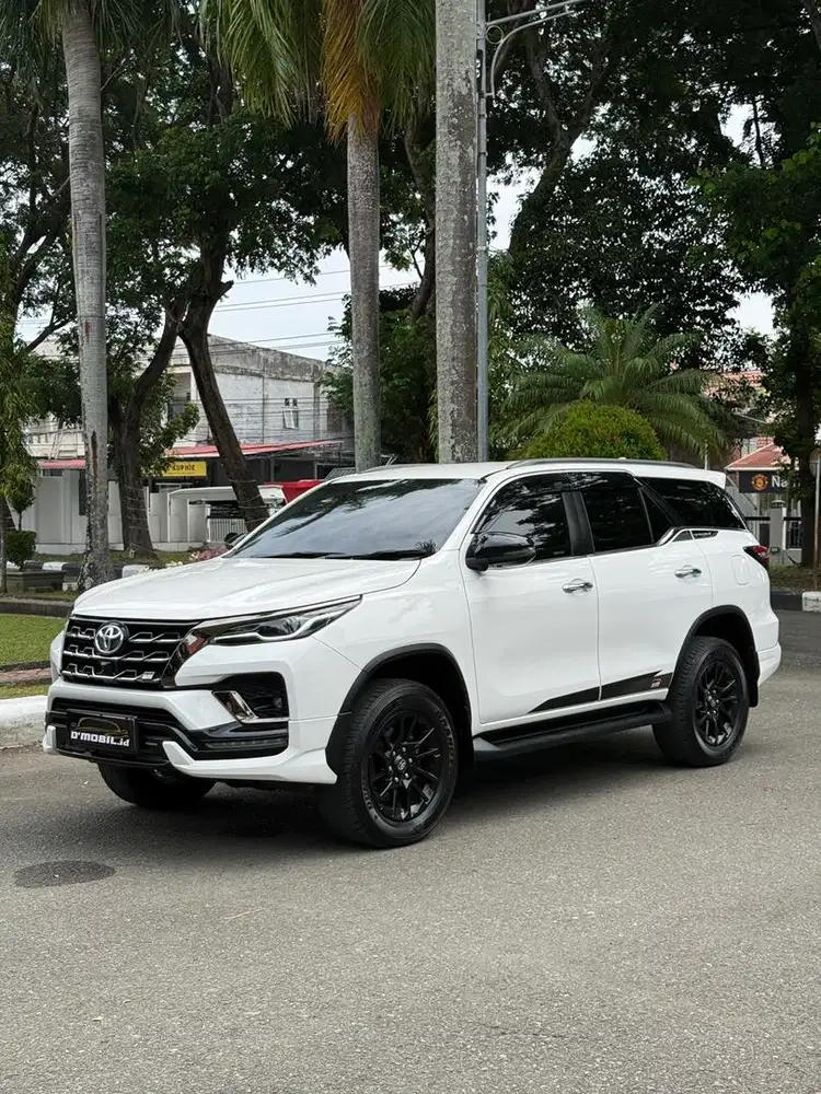 FORTUNER 2.8 GR SPORT 4X4 DSL AT 2023