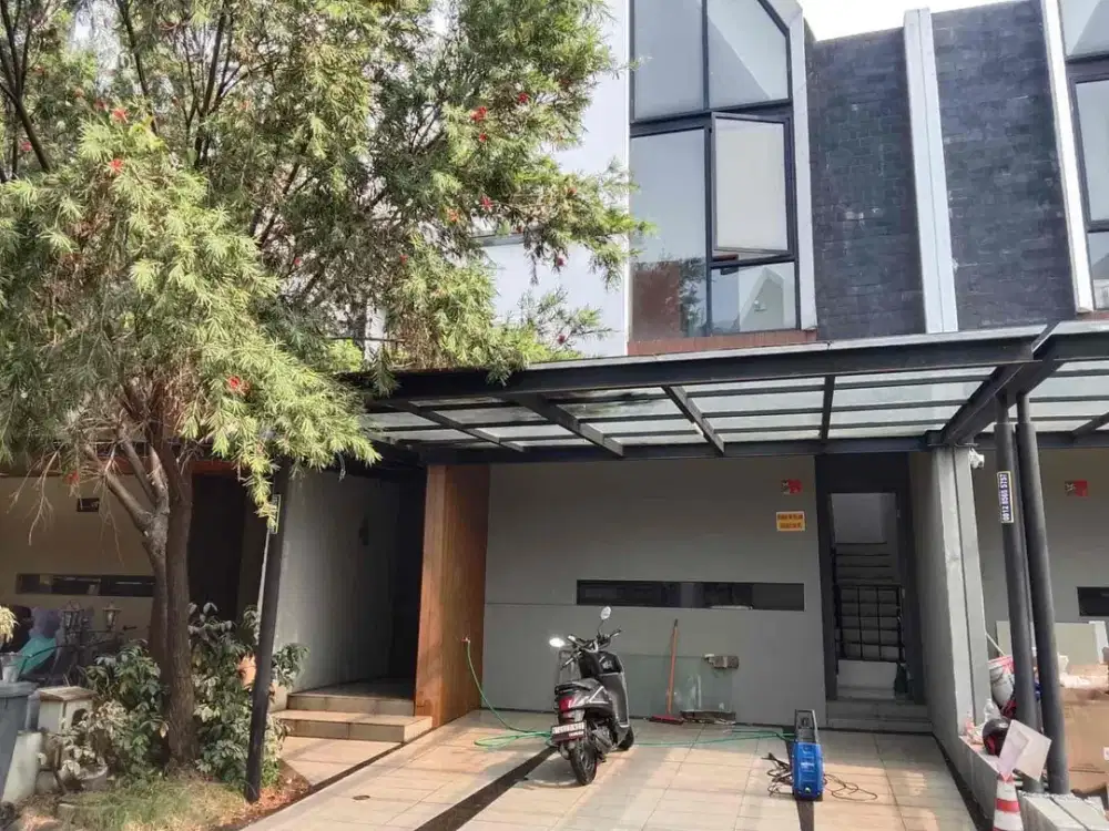 townhouse. selatan. jkt.  8. menit ke. pim. lingkungan asri