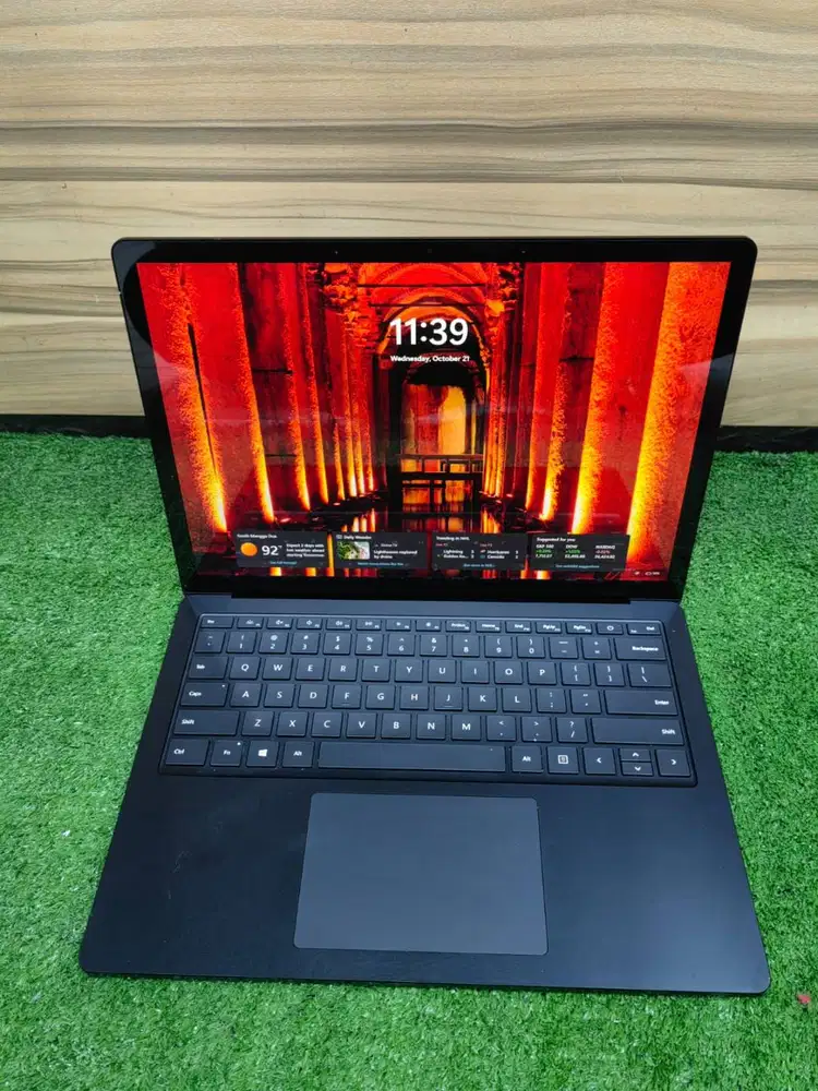 SURFACE LAPTOP 3 BLACK i5 Gen10 8/256 LAYAR 14 INCH TOUCHSCREEN *DC