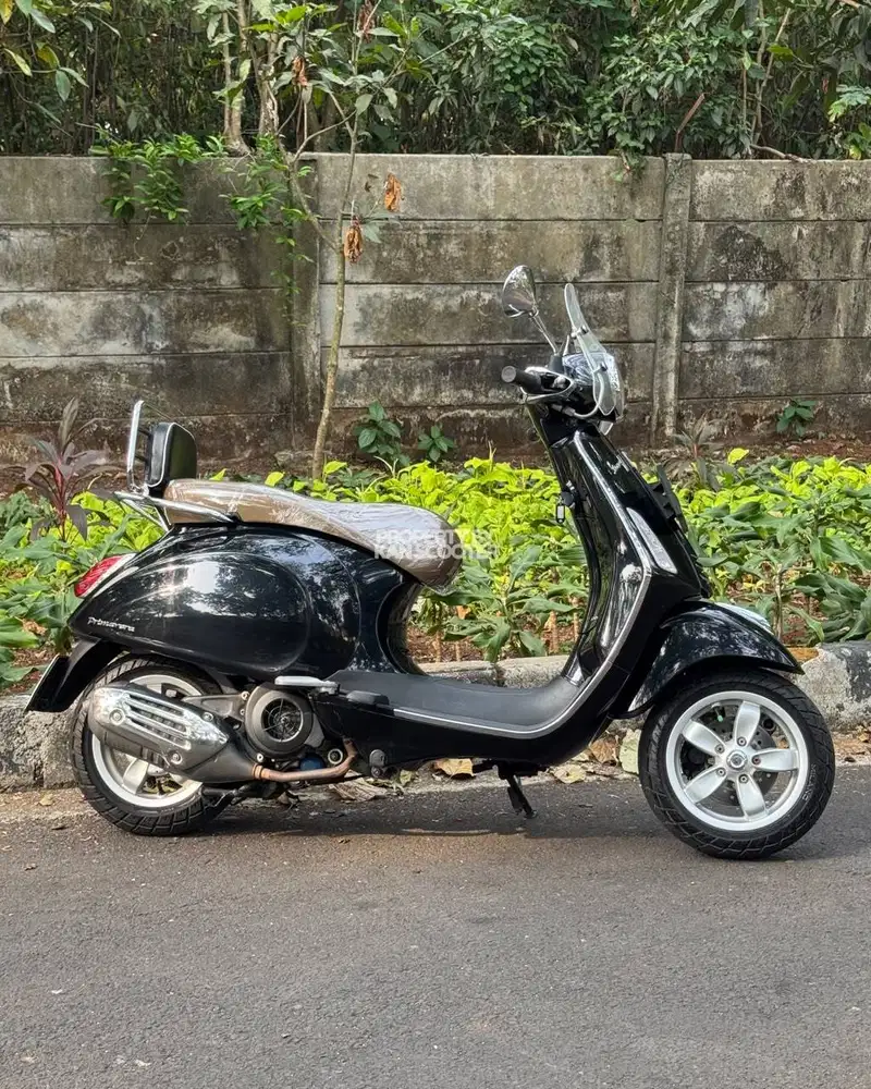 JUAL MURAH VESPA PRIMAVERA 150 IGET 2017 MULUS