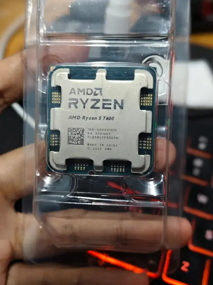 AMD RYZEN 5 7600