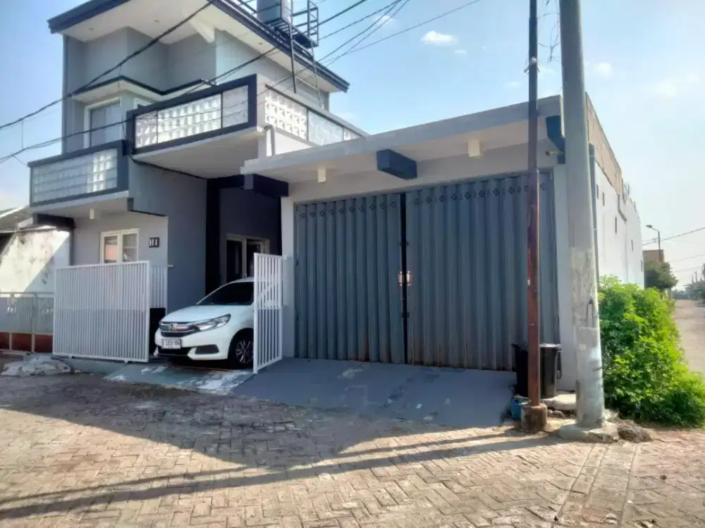 Oper kredit rumah 2 lantai dekat bandara ada kolam renang