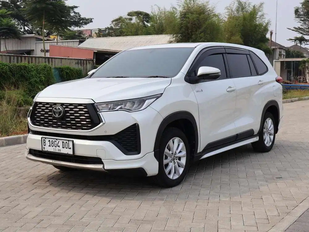 Zenix V Hybrid Modellista 2023 Putih