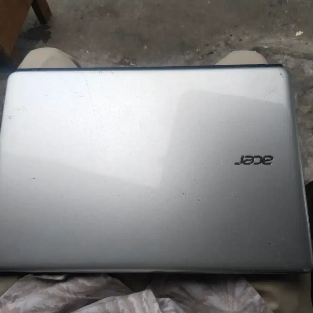 Laptop Acer Apire E1 410