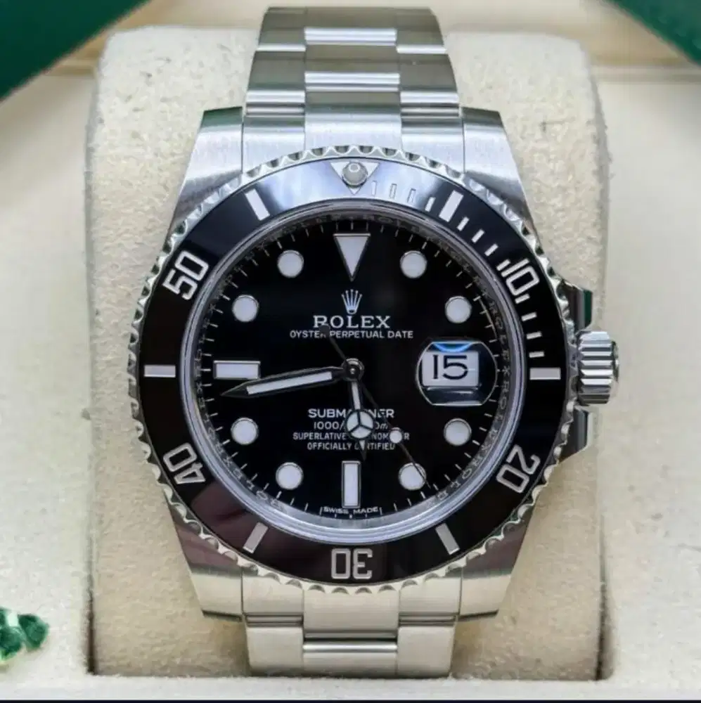 Rolex submarine black dial and bazel istimewa