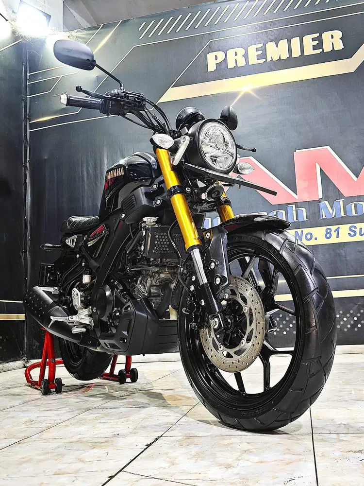 Yamaha XSR 155cc black glossy shock gold mewah th 2024. Anugerah motor
