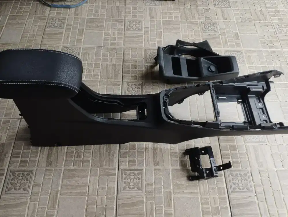 Consol Box dan luggage Tray ORIGINAL Suzuki All New Ertiga/XL7