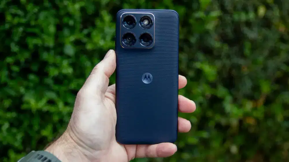 MOTOROLA EDGE 70 FUSION 5G PANTONE SILHOEUTTE