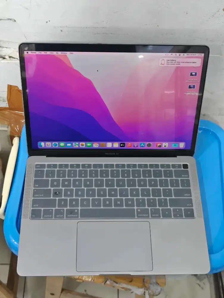 MacBook air 13  2018 i5 8/256
