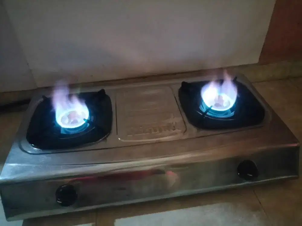 Kompor gas Rinnai 2 tungku normal, yg di jual kompor saja, Bksi Utra