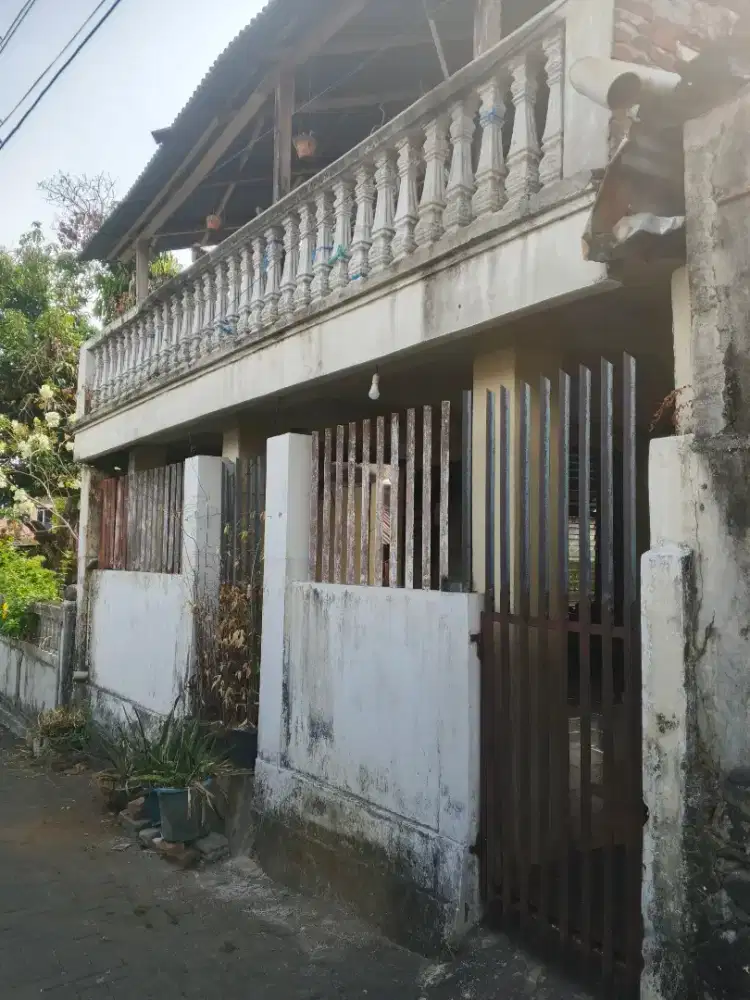 Rumah di tengah kota
