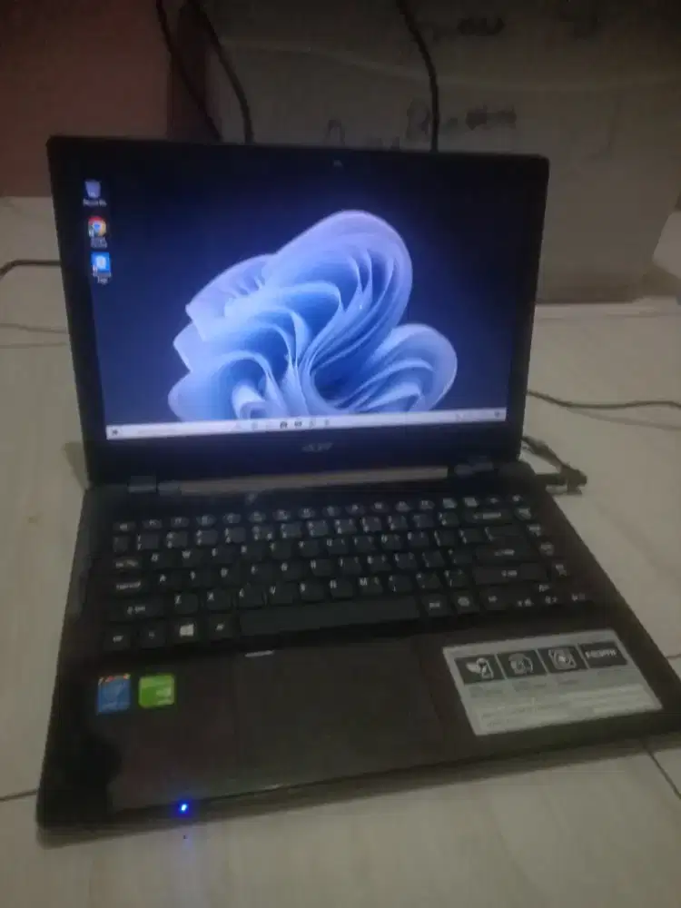 Acer E5 core i3-4200U 8gb/500gb vga Nvidia 2gb minus batre