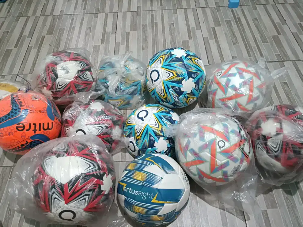 Bola futsal Ortuseight ORI .Mitre cosmic,