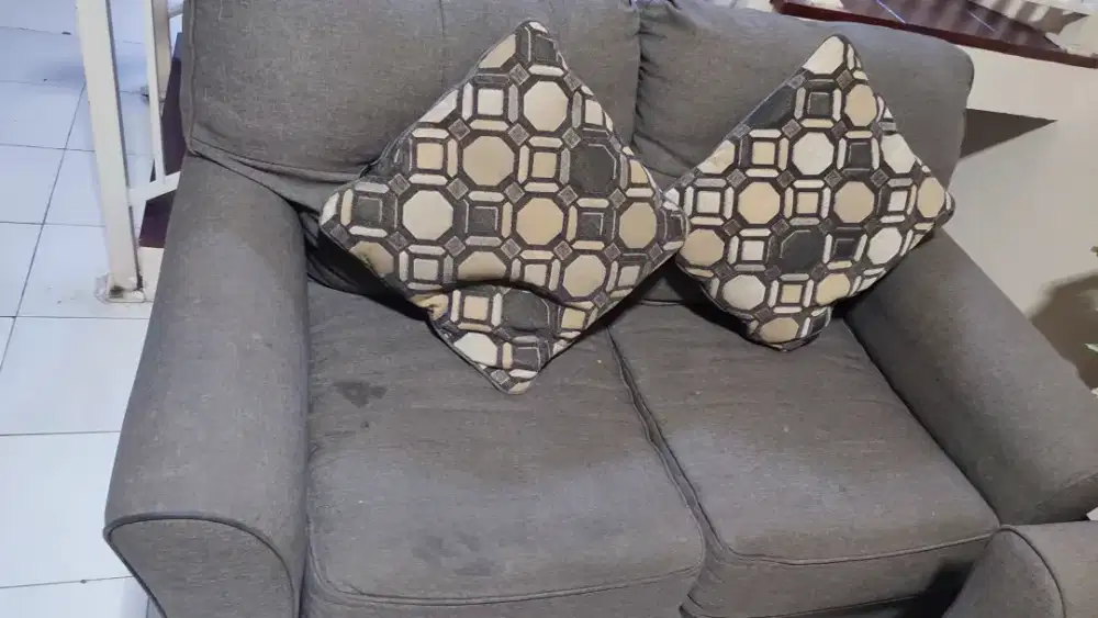 Sofa nyaman  informa + 2 bantal