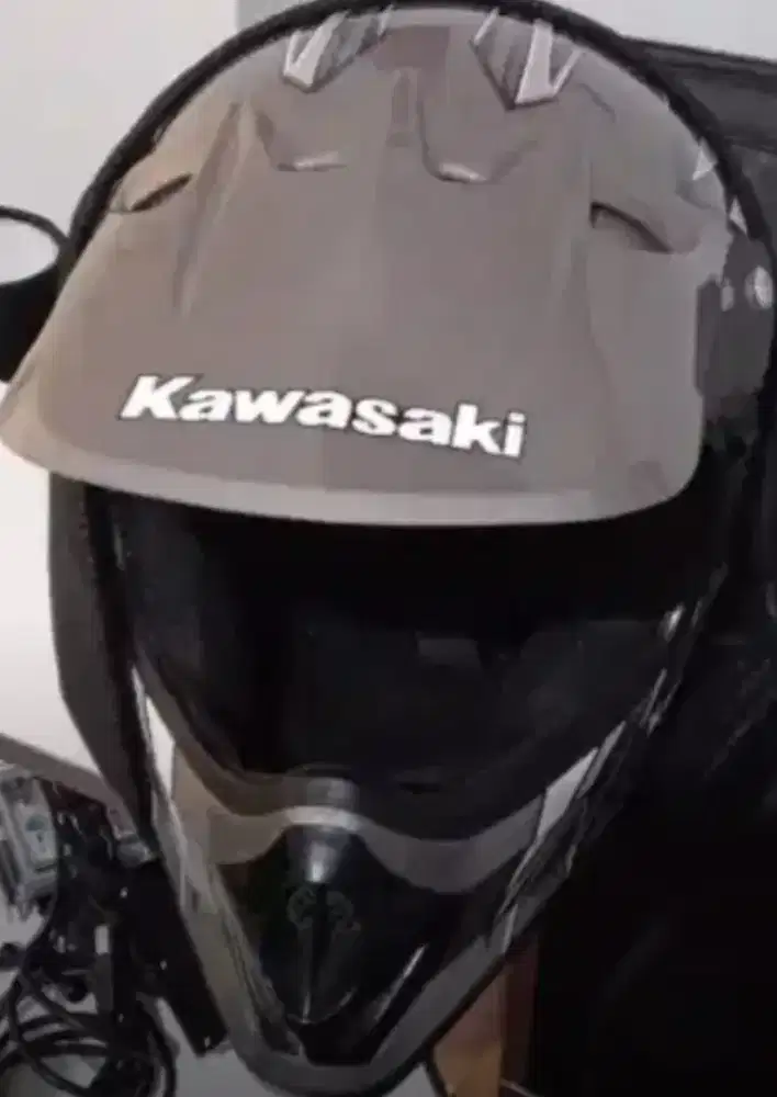 Helm merk kawasaki klx 150