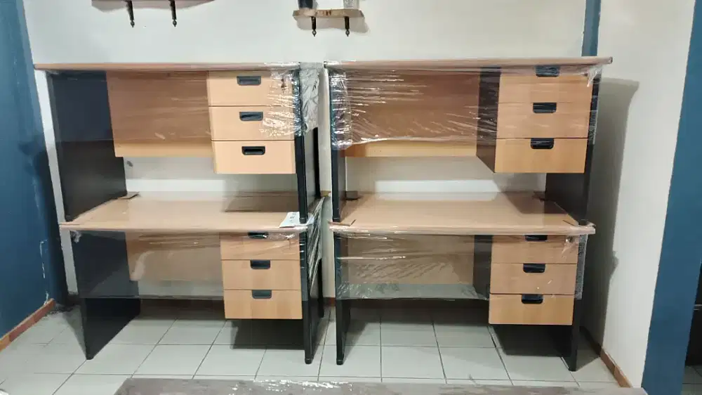Meja kantor second