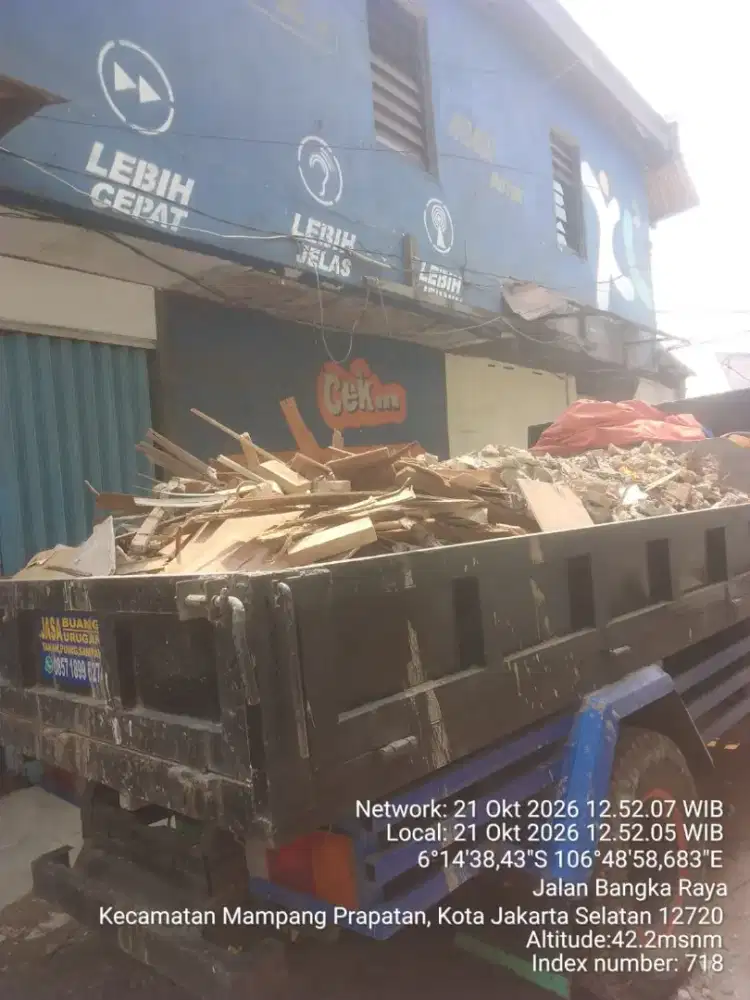 Jasa buang puing dan angkutan tanah galian