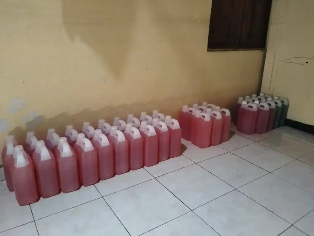 Pembersih lantai dan sabun cuci tangan