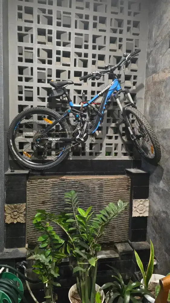 Sepeda merek Giant  Reign 2 All Mountain