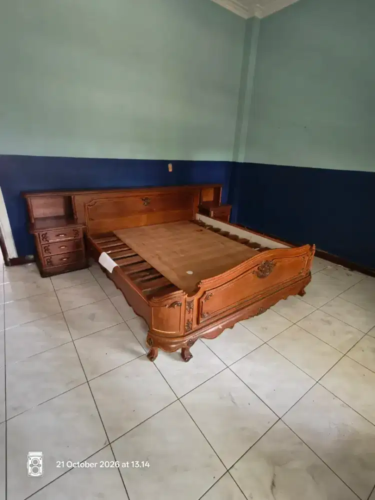 Dipan Kasur Kayu Jati