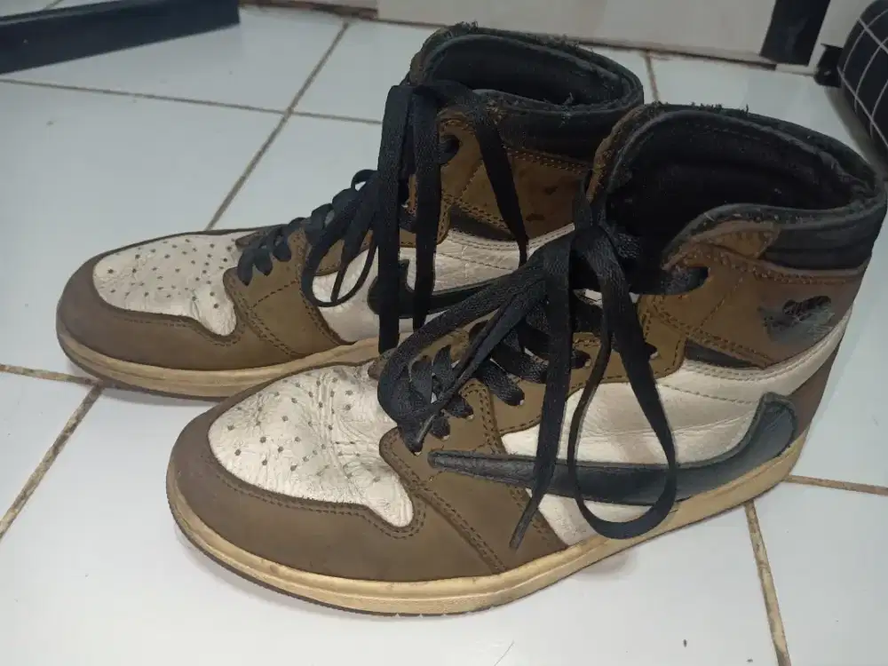 Di Jual sepatu Air Jordan Travis scott