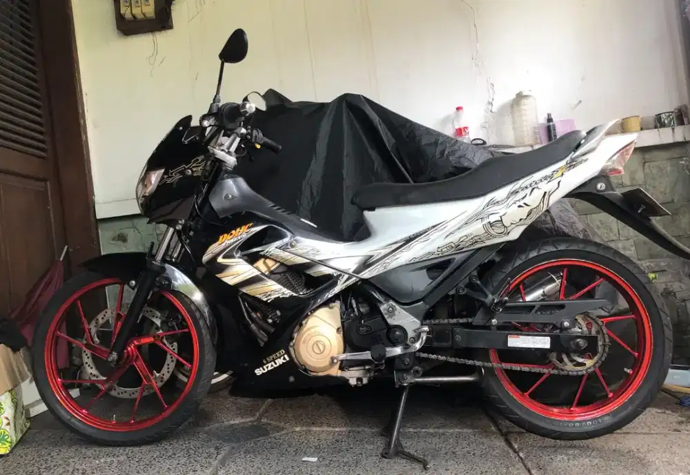 Suzuki satria fu150 2011 hitam.putih
