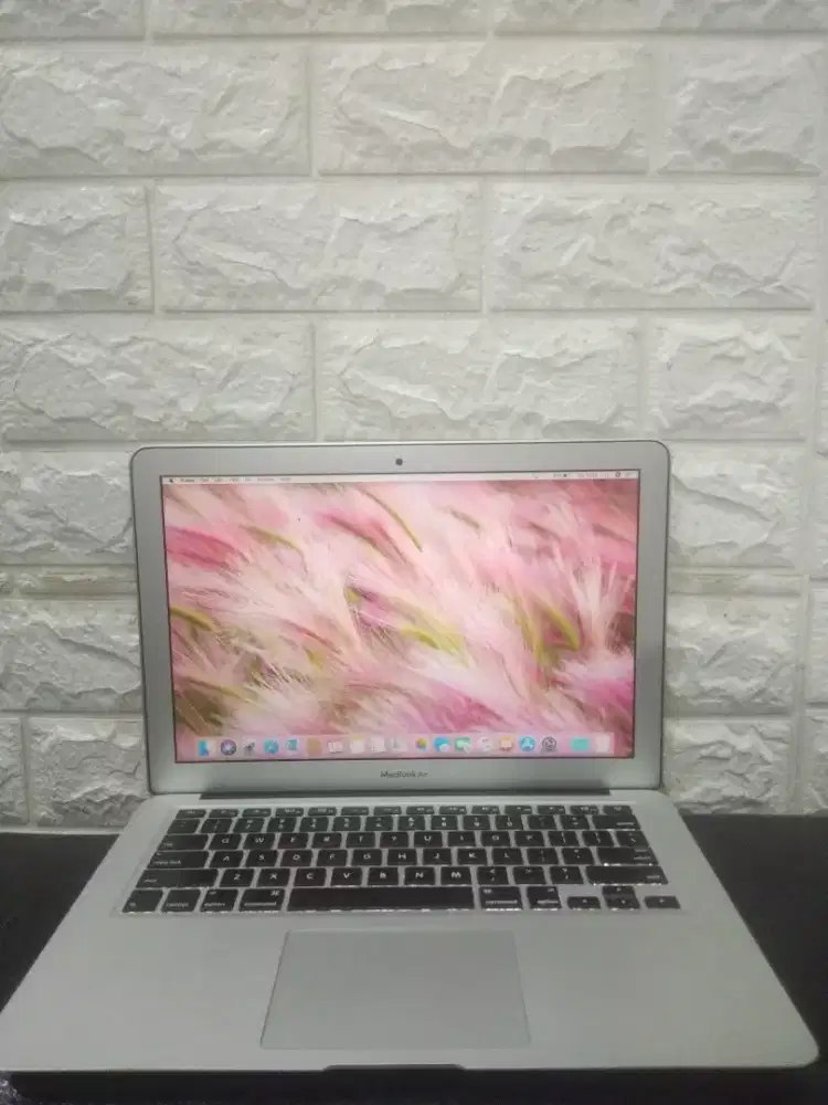 bu jual Macbook Air 13 2015 i5 8gb/ssd128gb