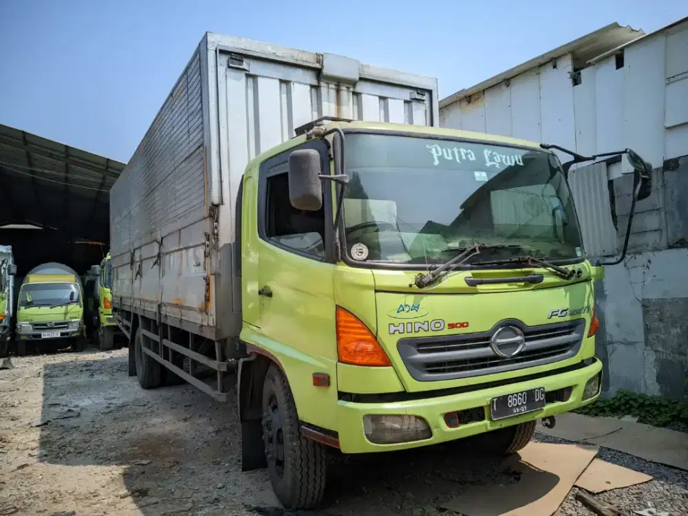 Hino 500 engkel  FG 235 JP long sasis  thn 2012 wingbok